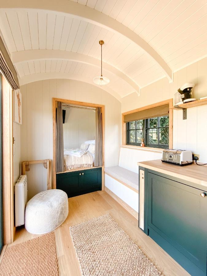 The Rabbit Warren Shepherd Hut Ketton Exterior photo